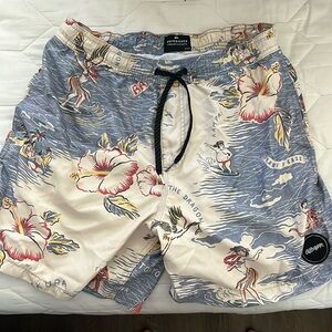 Quiksilver waterman Men’s M board shorts with liner.